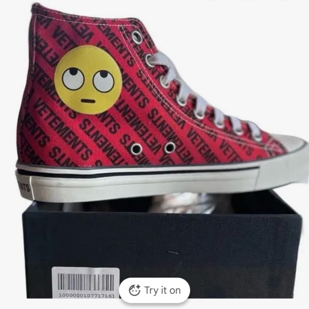 Vetements Red Logo NIB logo High-Top Athletic Sneakers